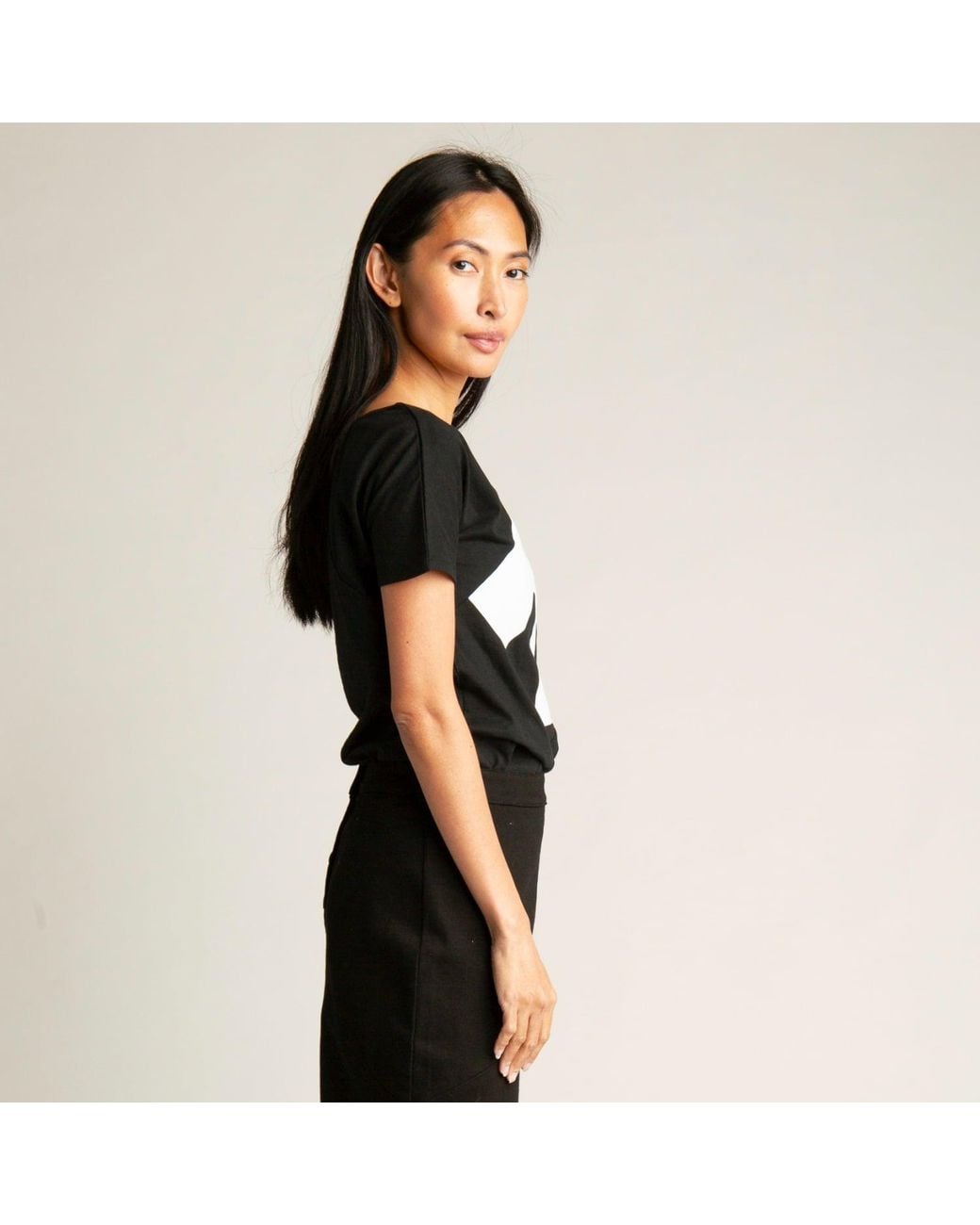 Reet Aus Black T-Shirt For Arrow