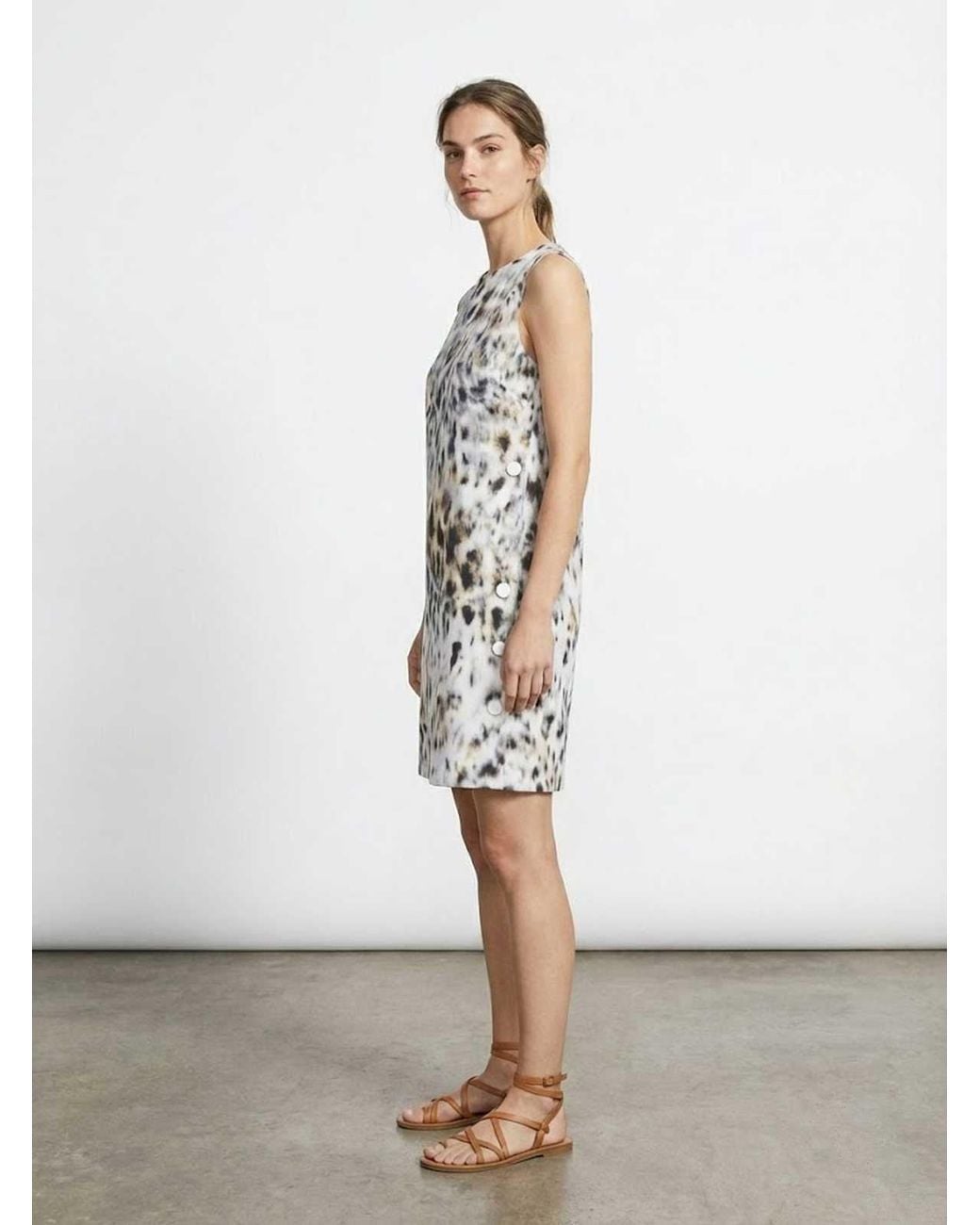 Conquista White Sleeveless Abstract Print Shift Dress