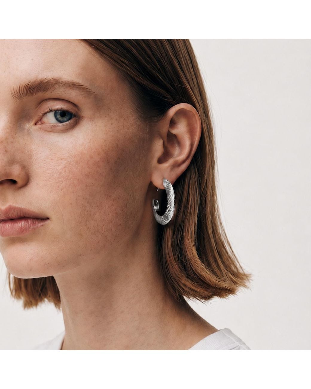 Gutta Design White Arc Earring Rhodium Plated