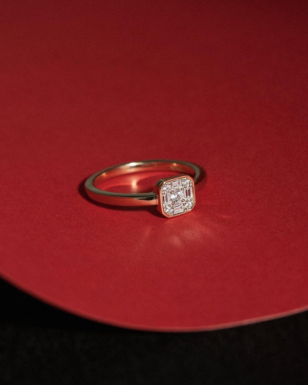 Diamonbliss Metallic Marilyn Monroe Cluster Square Ring