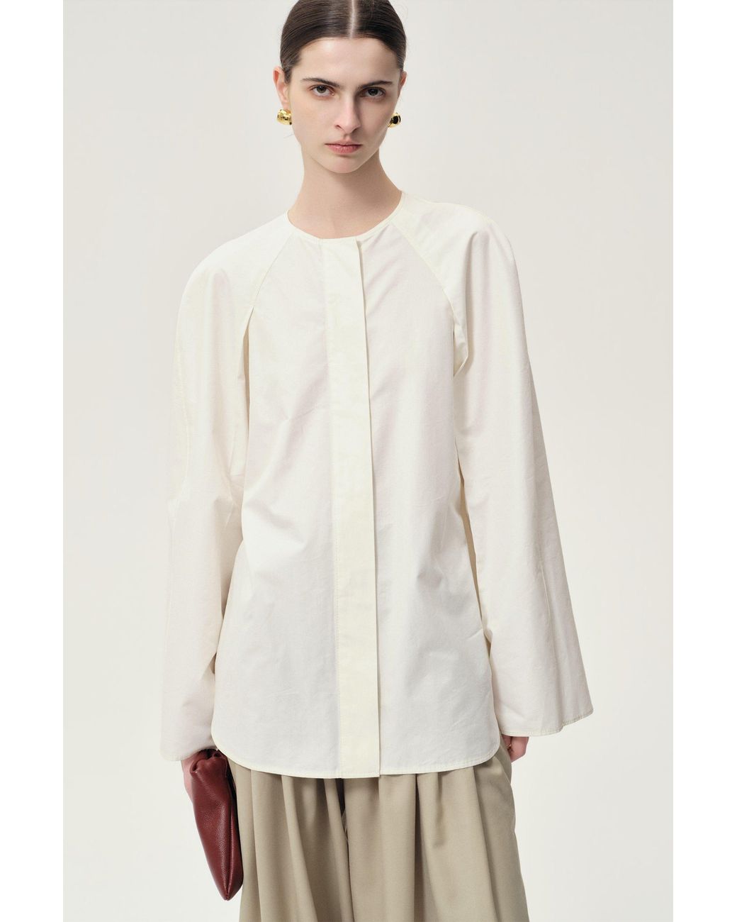 FRONT ROW SHOP White Sculptural Shaped Shirt Off