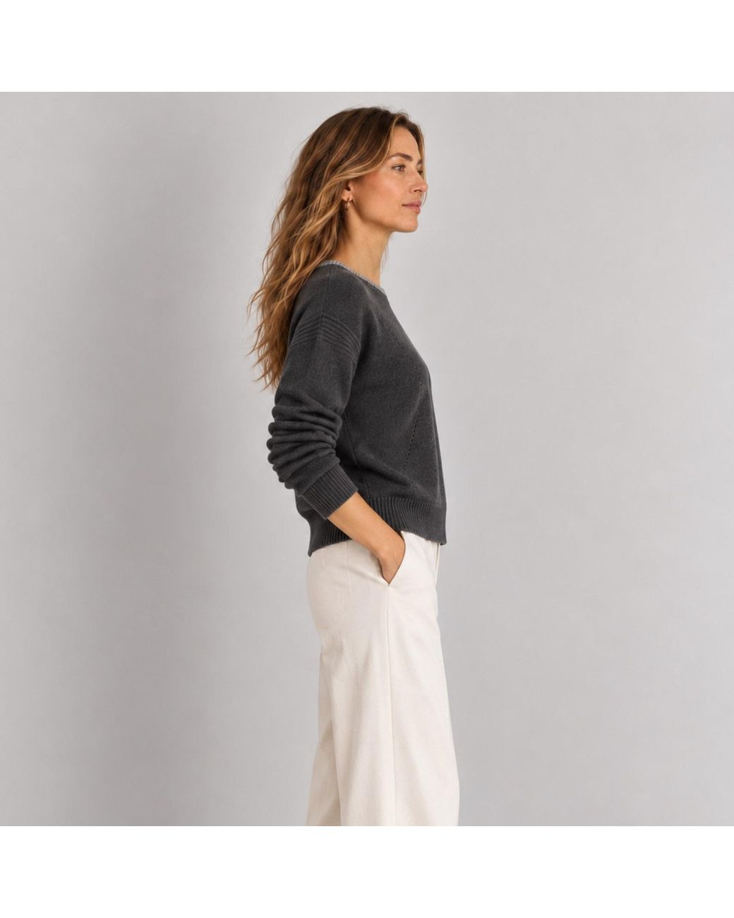 Nuvv Collection Black Wool And Cashmere Blend Round Necked Knit Sweater