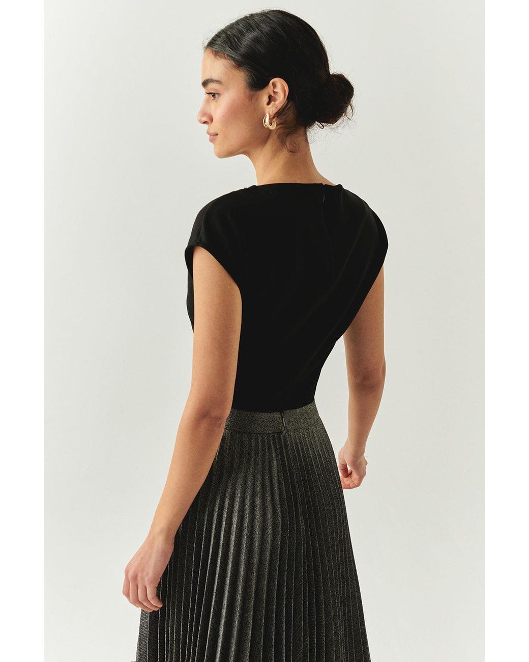 Exquise Black Boat Neck Knit Blouse
