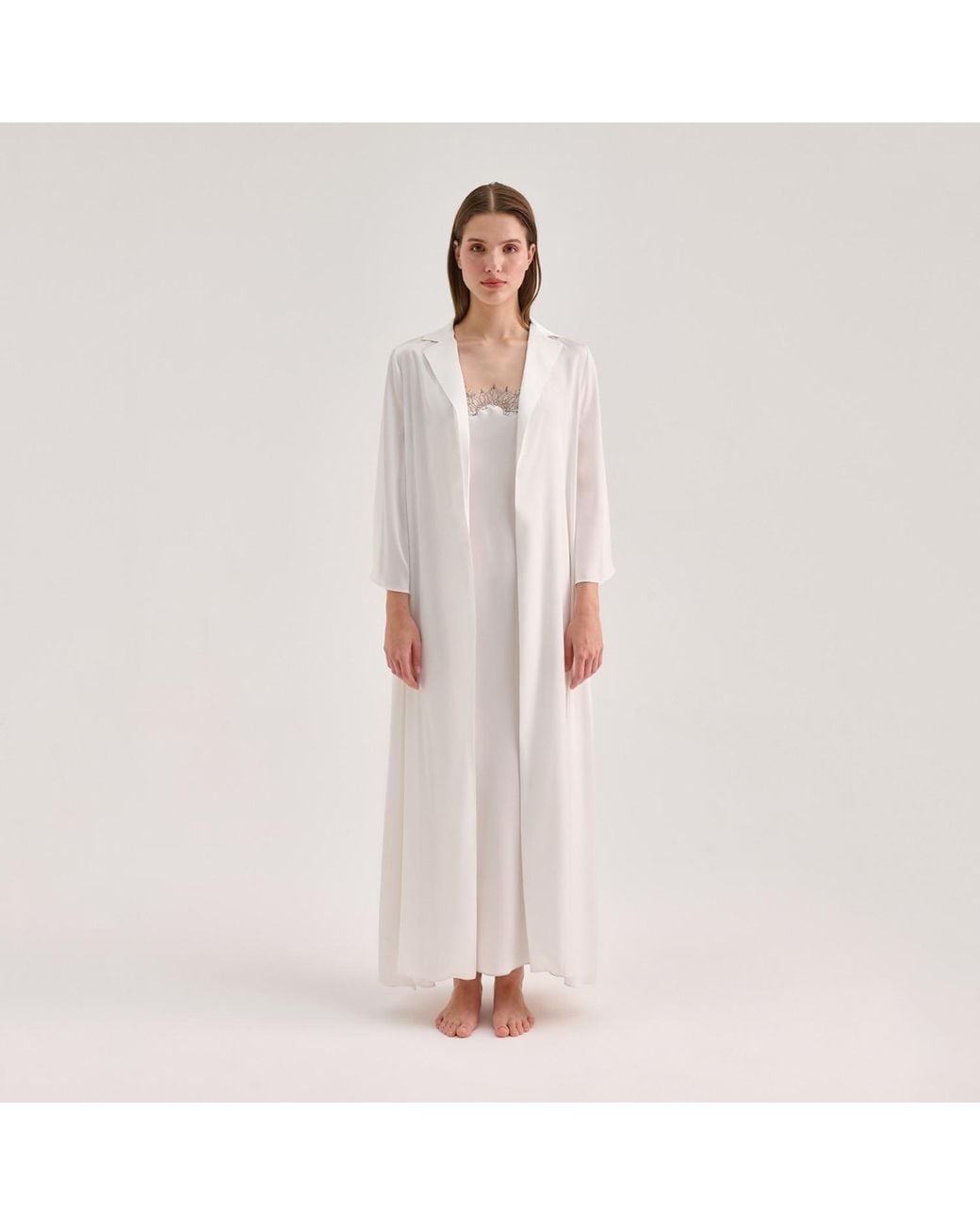 Avenue 8 White Silk Maxi Collar Robe