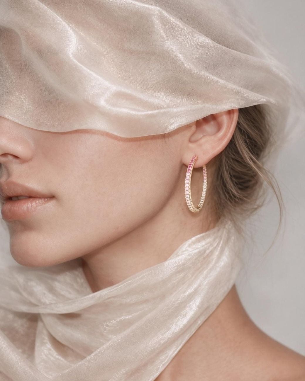 Ninemoo Metallic Lueur Rosé E Gradient Crystal Hoop Earrings –