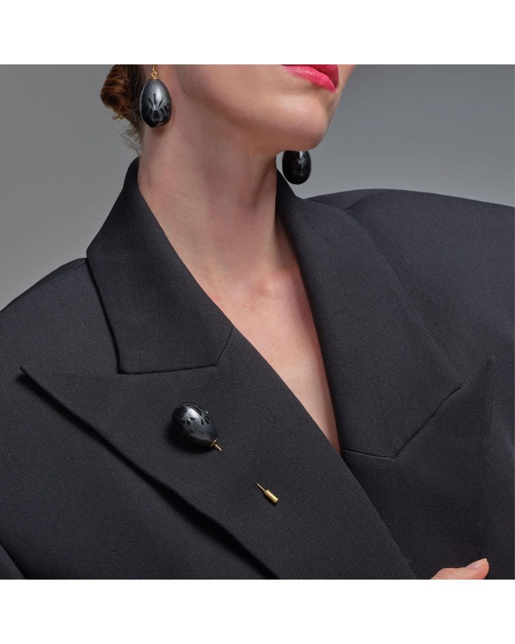Saule Label Black Nova Lapel Pin