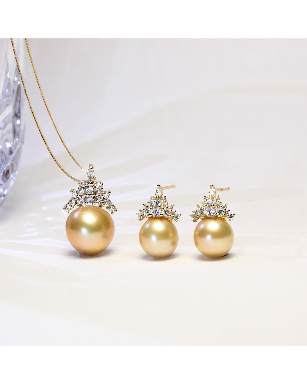 Ninemoo Metallic Solara Golden Pearl Necklace