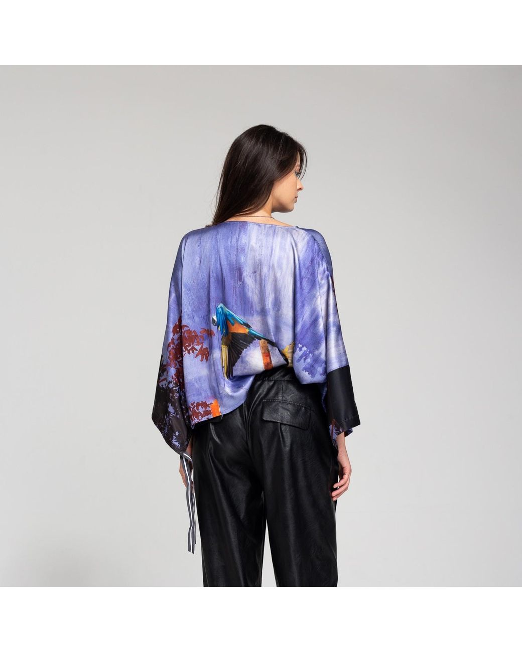 ARTISTA Blue Parrot Blouse