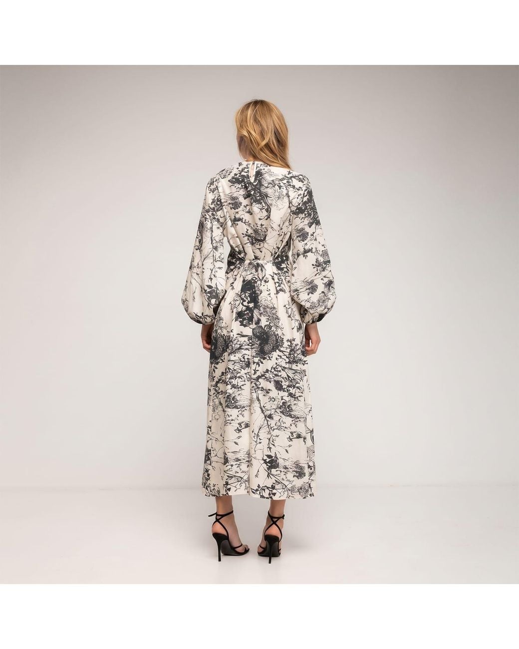 Tantra Spain Sl White Long Dress With A Geometric Print, Round Neckline, And Straps