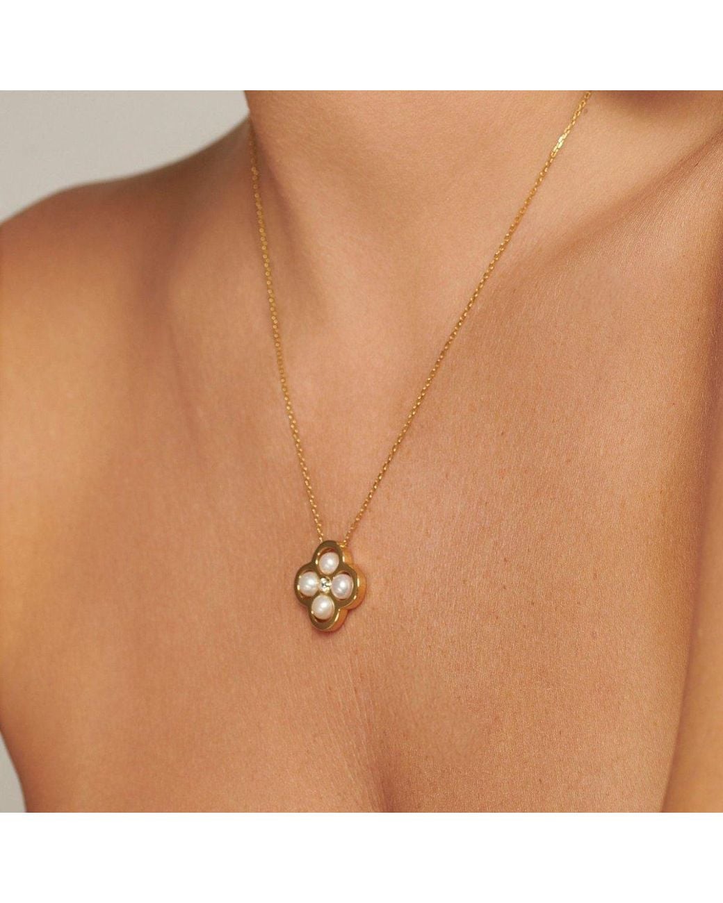 Lulu B London Metallic Statement Four Pearl Clover Necklace
