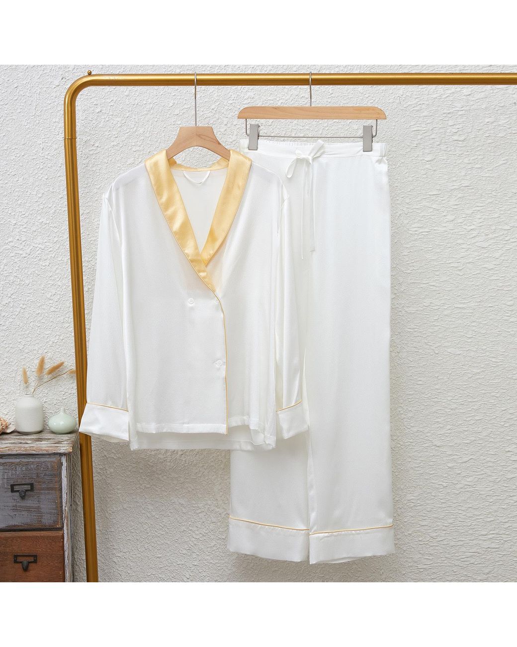 Soft Strokes Silk Metallic Daffodils Pure Silk Long Sleeve Pyjama Set For