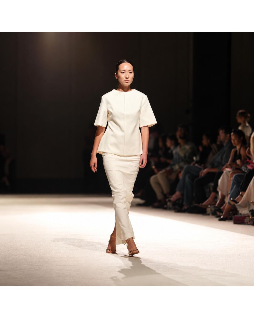 Elamins White Structured Hourglass Top