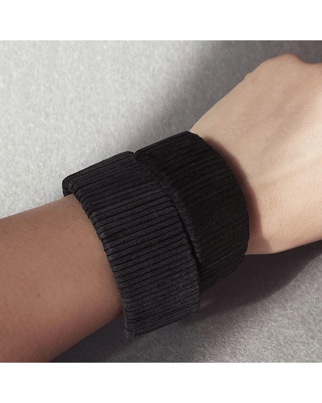 WAIWAI Black Ribbed Cuff Bracelet