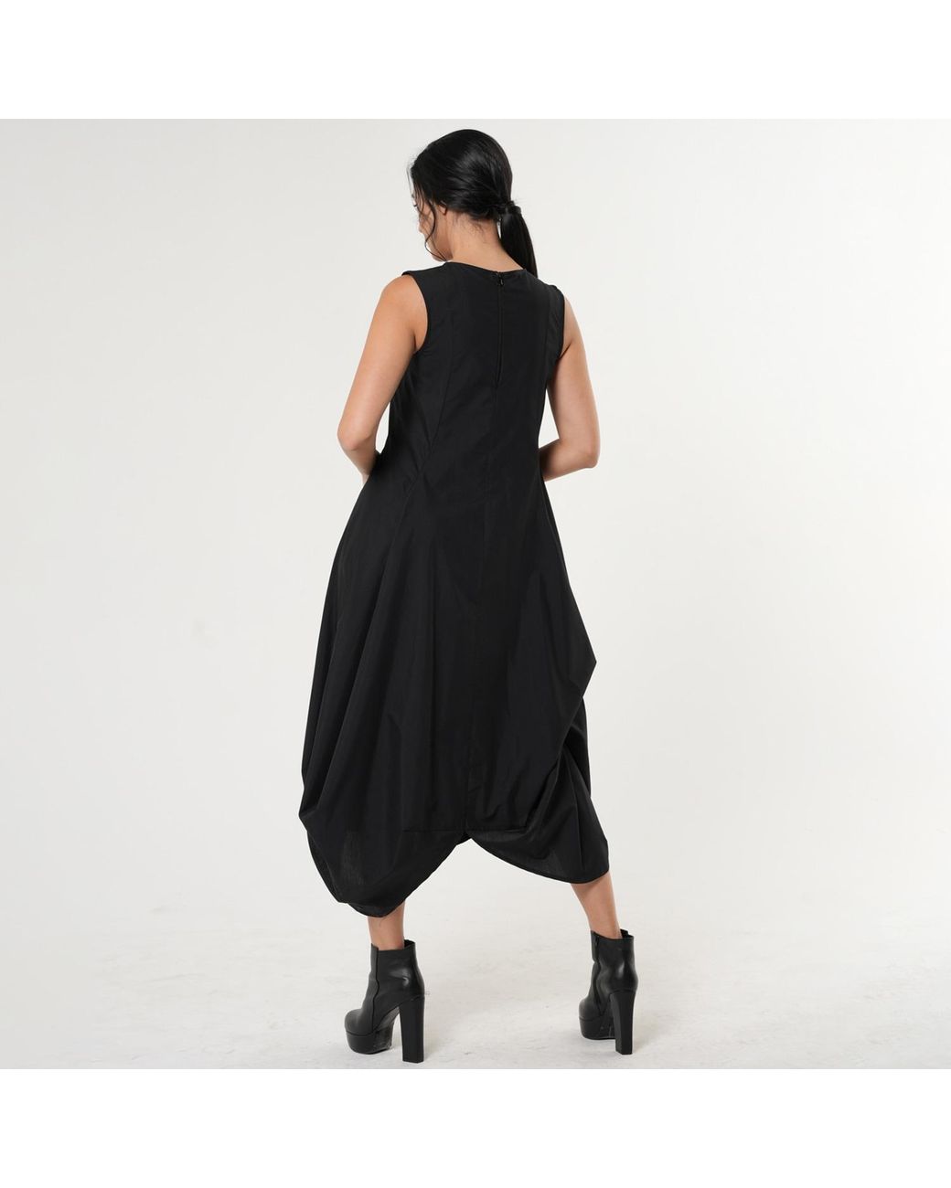Metamorph Black Sleeveless Loose Dress