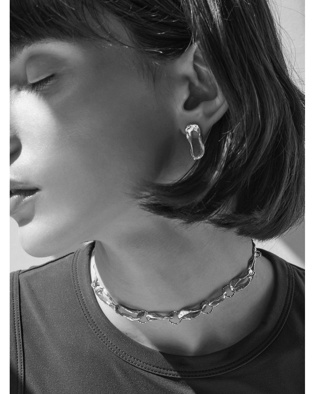 EVA REMENYI White Vacation Chain Choker Necklace