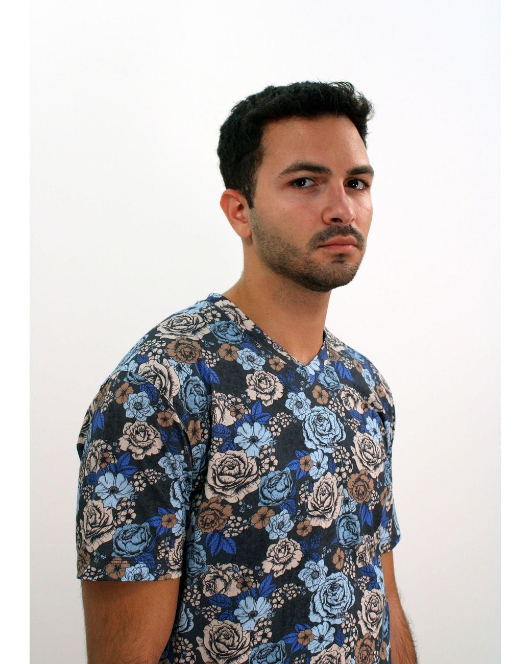 Lords of Harlech Blue Maze Everything Roses V-neck Tee In Coal for men