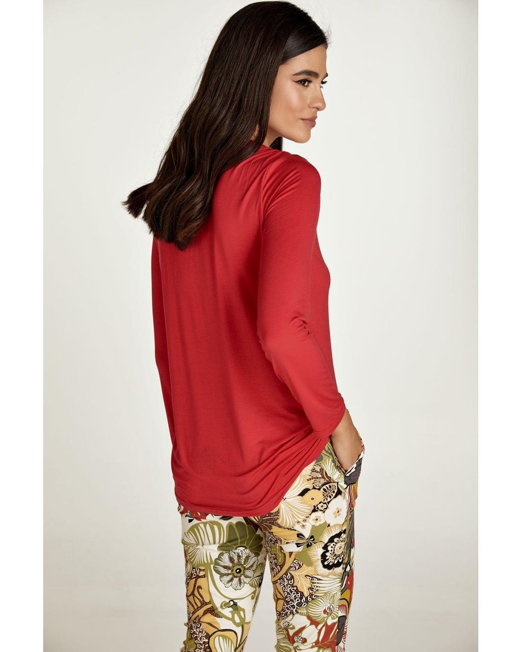 Conquista Red Jersey V Neck Top