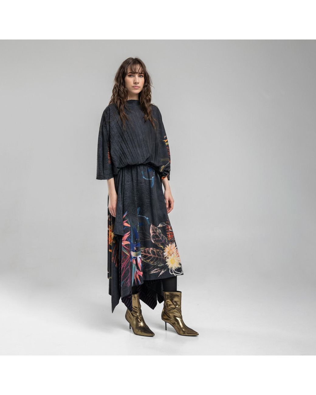 ARTISTA Black Pleated Tie-Belt Blouse
