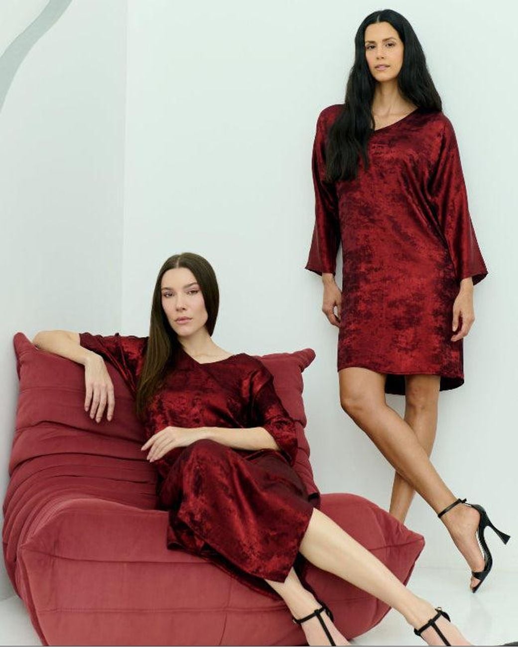 DHARA SHETH DUBAI Red Shadow Of Sequin Shimmer Short Kaftan Party Dress