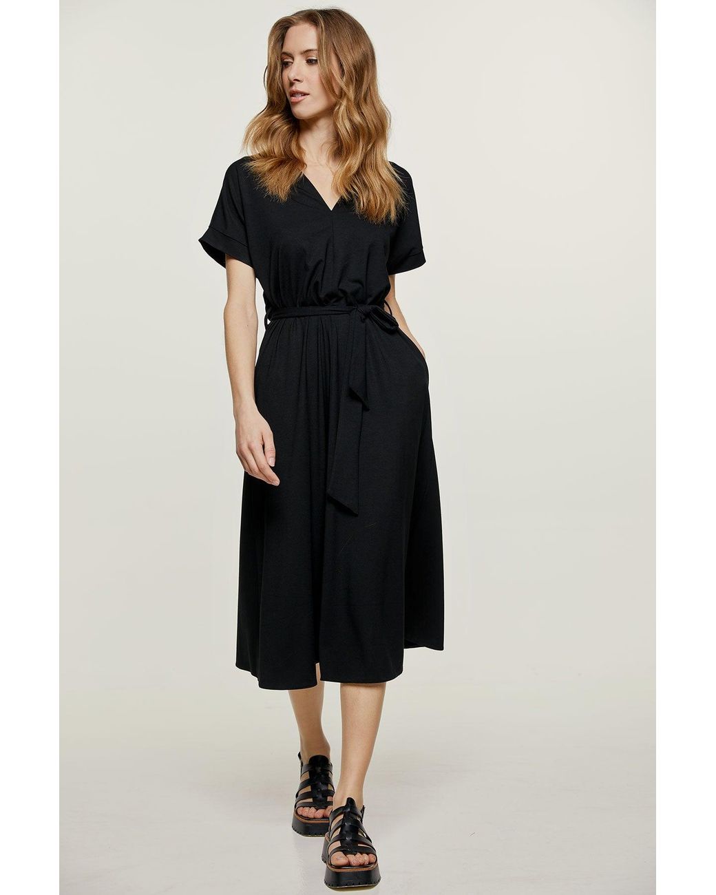 Conquista Black Belted Midi Dress