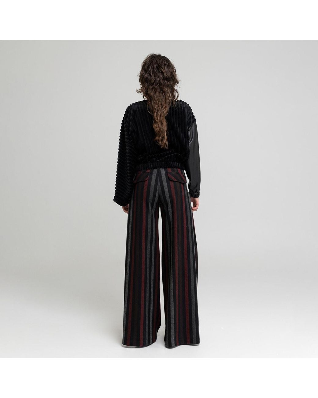 ARTISTA Black Astrid Cropped Oversized Pullover