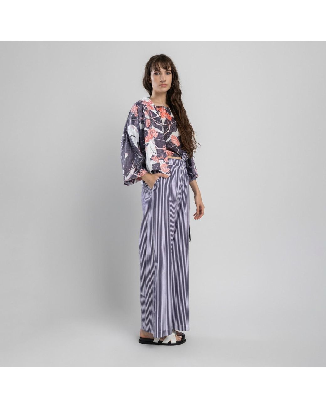 ARTISTA Blue Berry Cropped Kimono