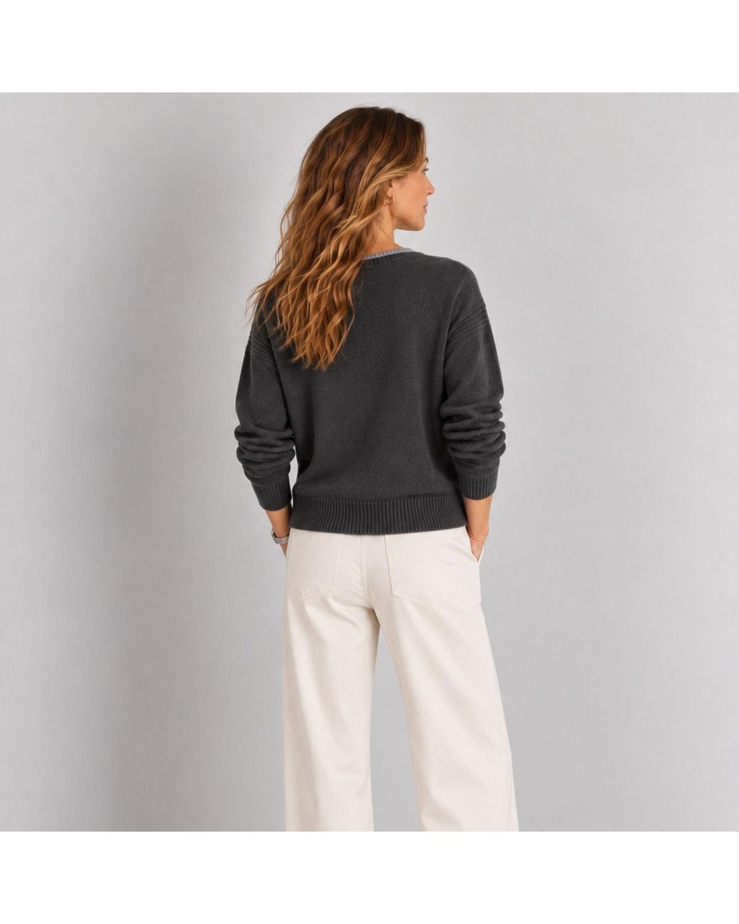 Nuvv Collection Black Wool And Cashmere Blend Round Necked Knit Sweater