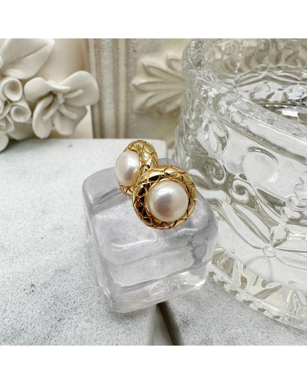Farra Metallic Minimalist Round Freshwater Pearls Stud Earrings
