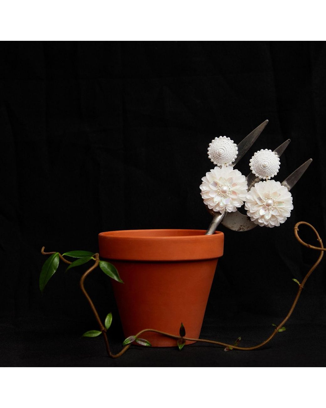 PINAR OZEVLAT Metallic Snow Dahlias