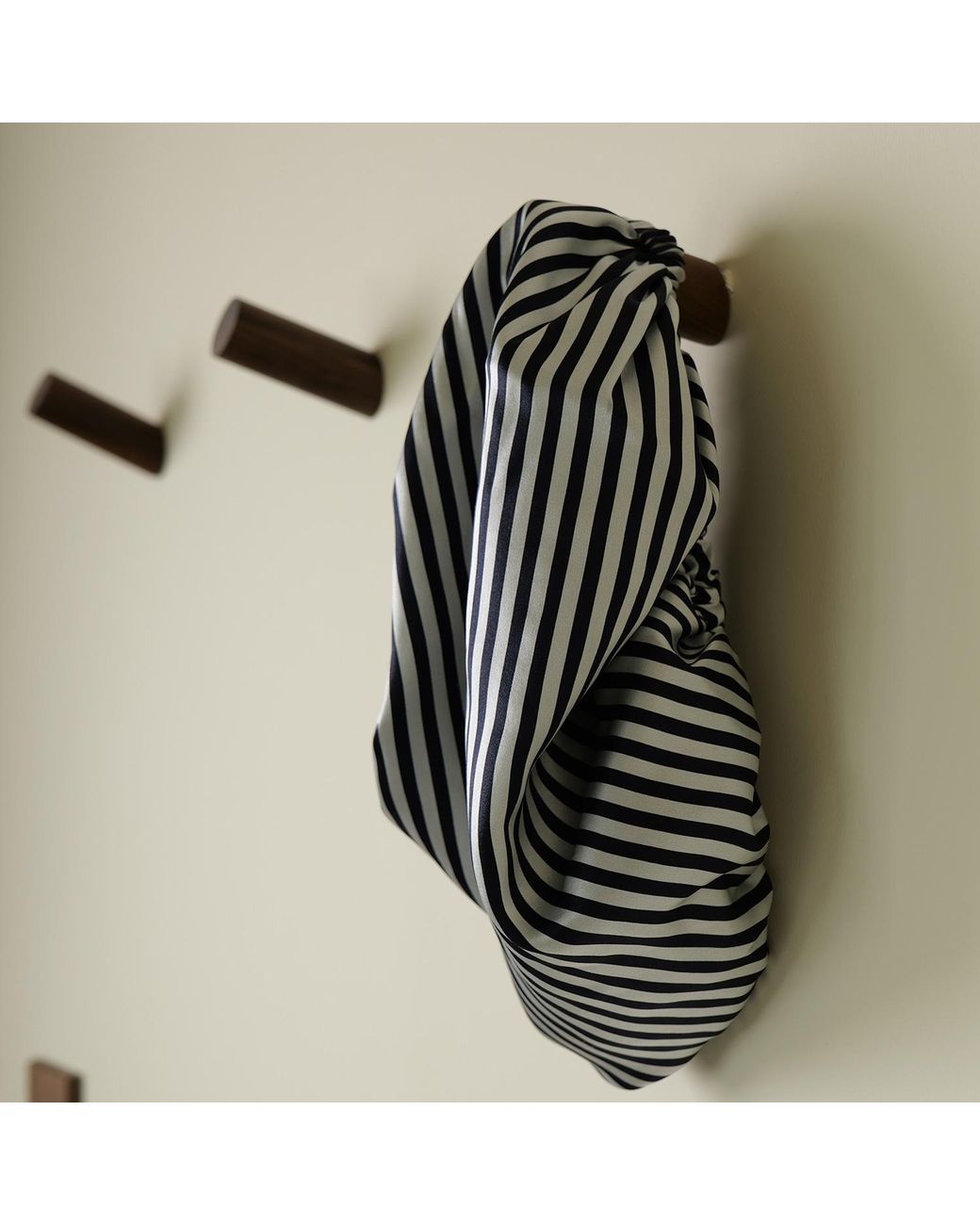 Soft Strokes Silk Blue Pure Mulberry Silk Double Layer Bonnet Film Noir