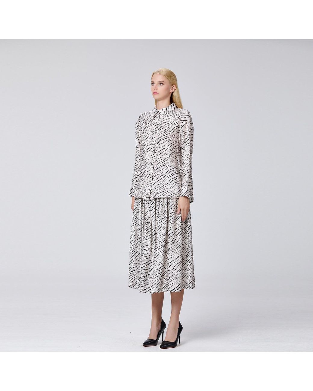 Smart and Joy Gray Neutrals Flared Skirt With Graphic Print And Elastic Waistband