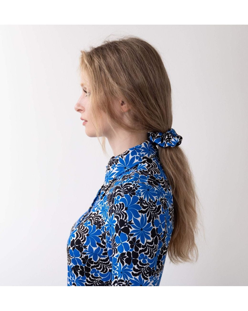 Crono Zee Blue Flora Scrunchie