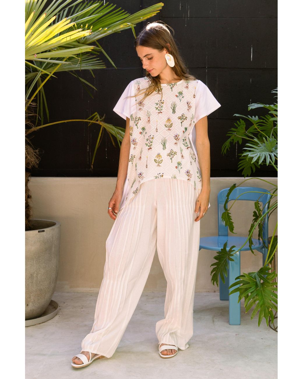 Em & Shi White Healing Herbs Oversize T-Shirt