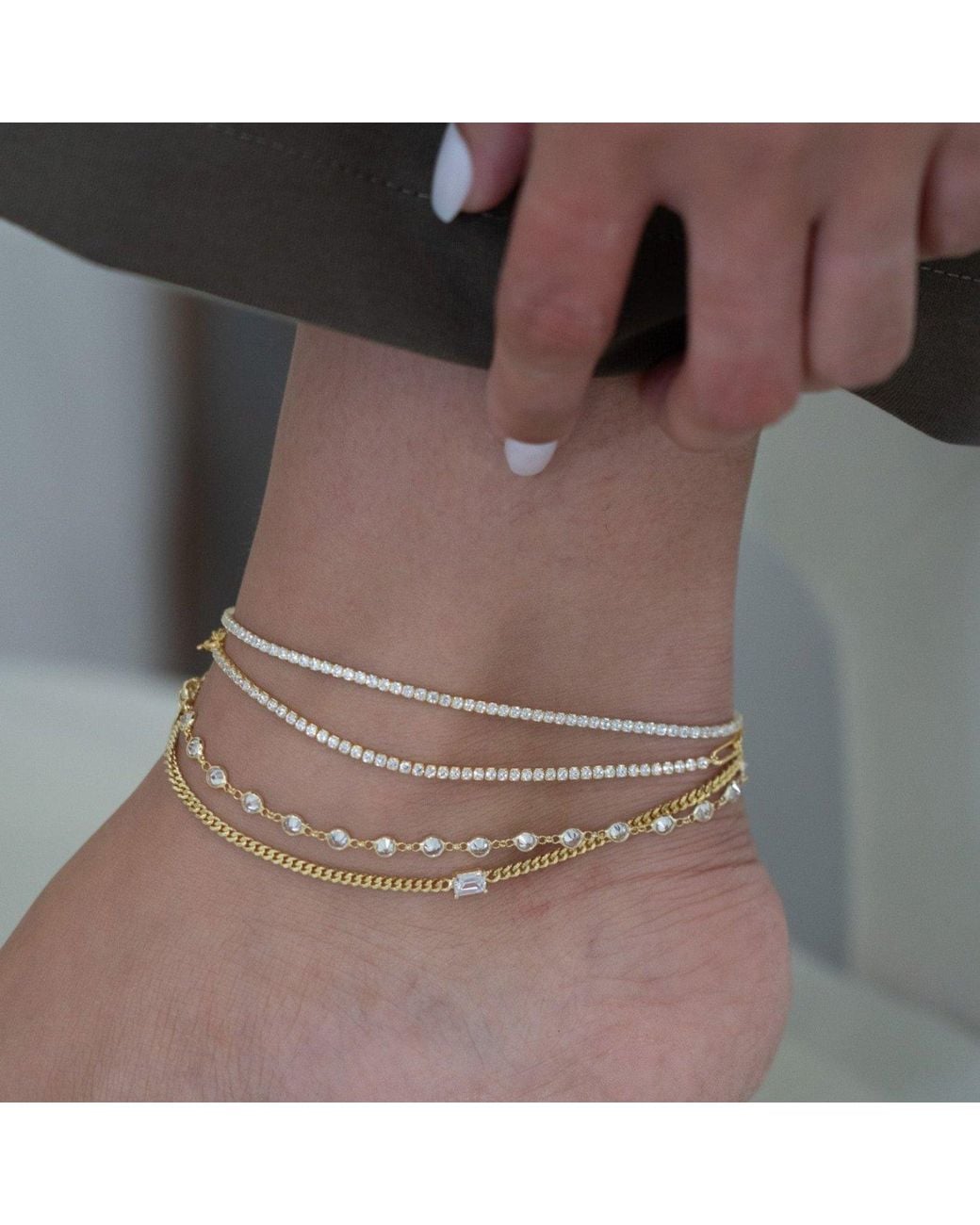 SHYMI White Curb Chain With Stone