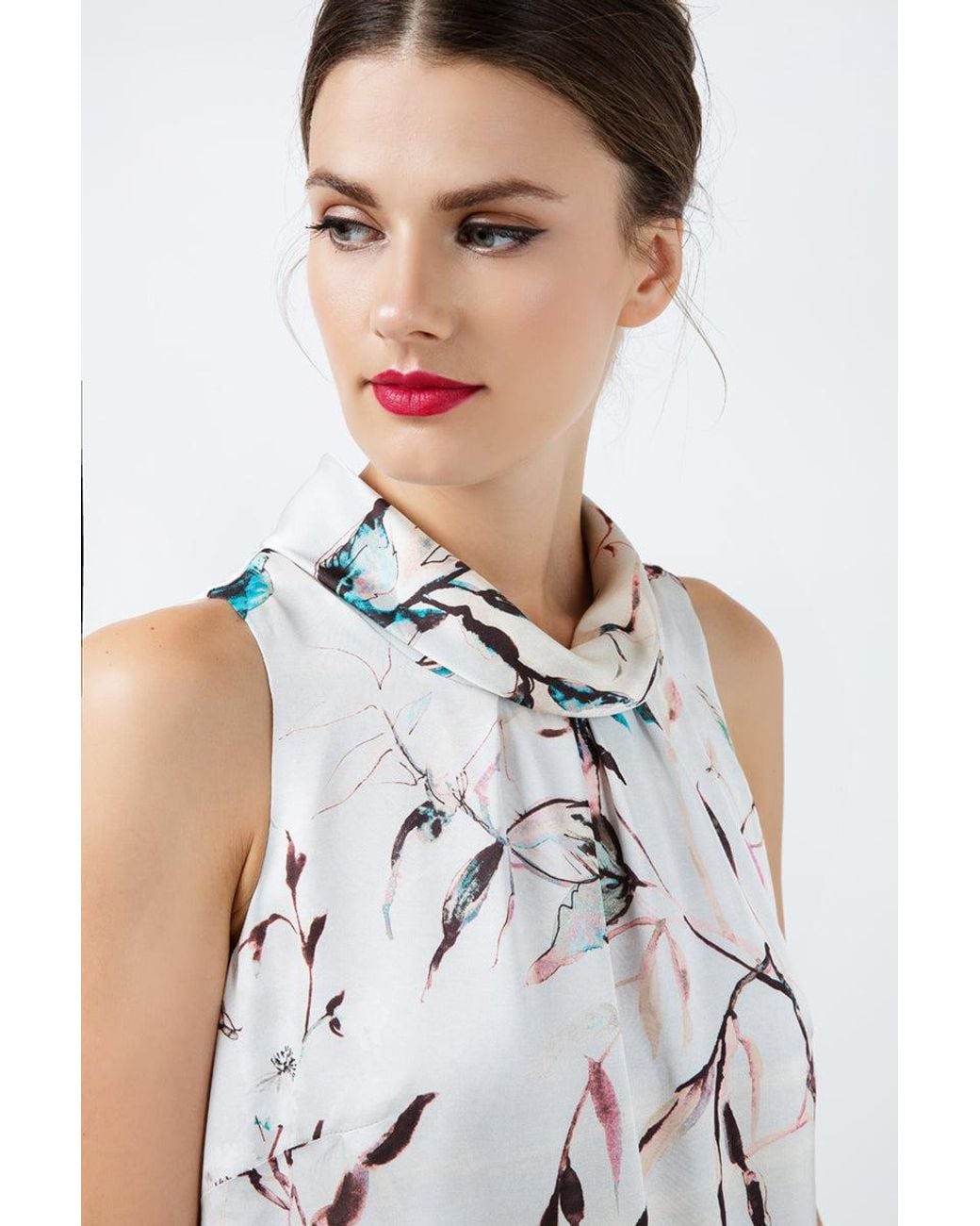 Conquista White Straight Sleeveless Satin Dress