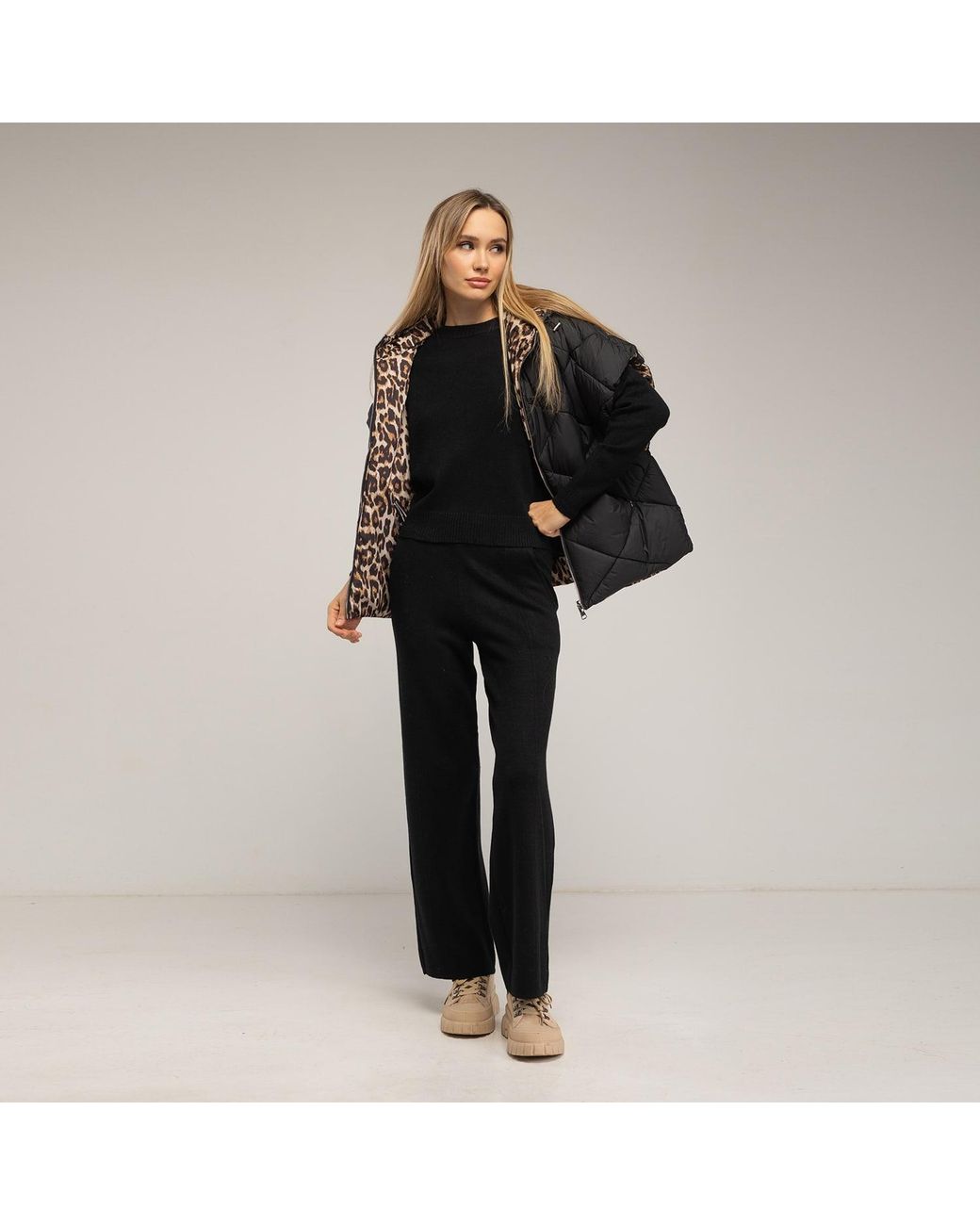 Tantra Spain Sl Black Oversized Reversible Quilted Vest With Hood And Zippered Pockets