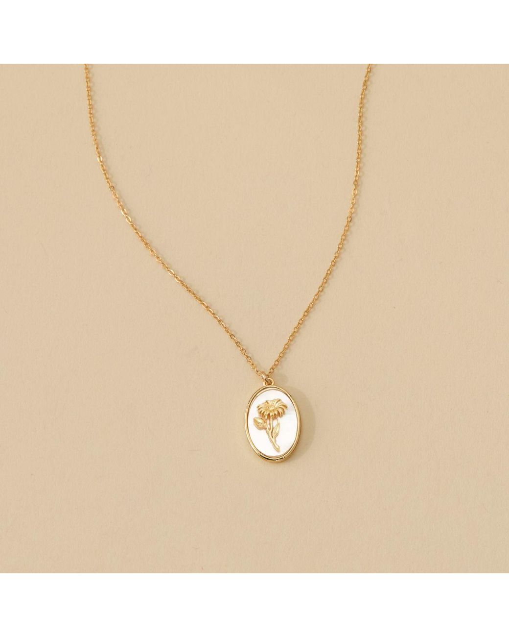 SET & STONES Metallic Katrina Birth Flower Necklace