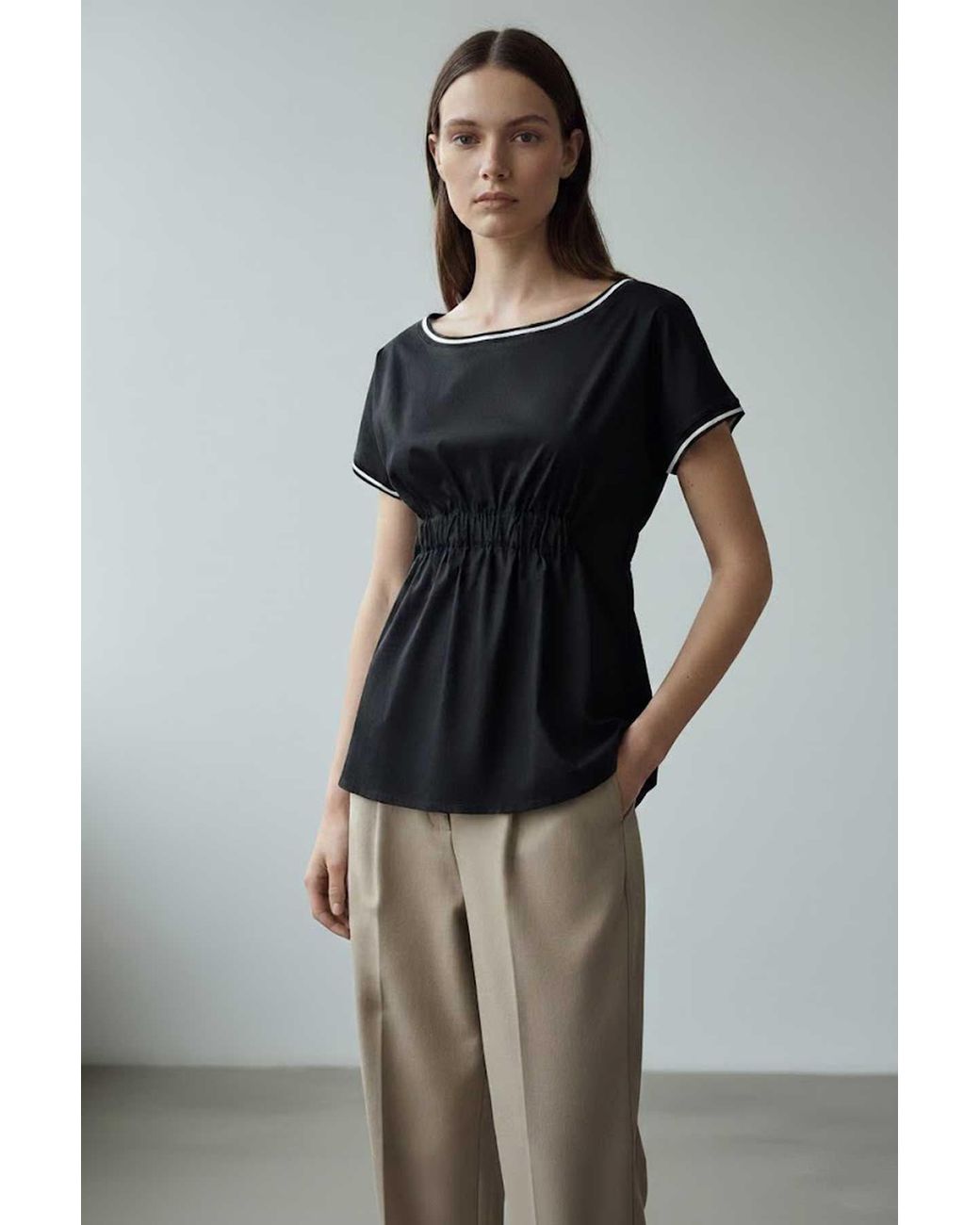 Conquista Black Cinched-Waist Short Sleeve Top With Contrast Trim
