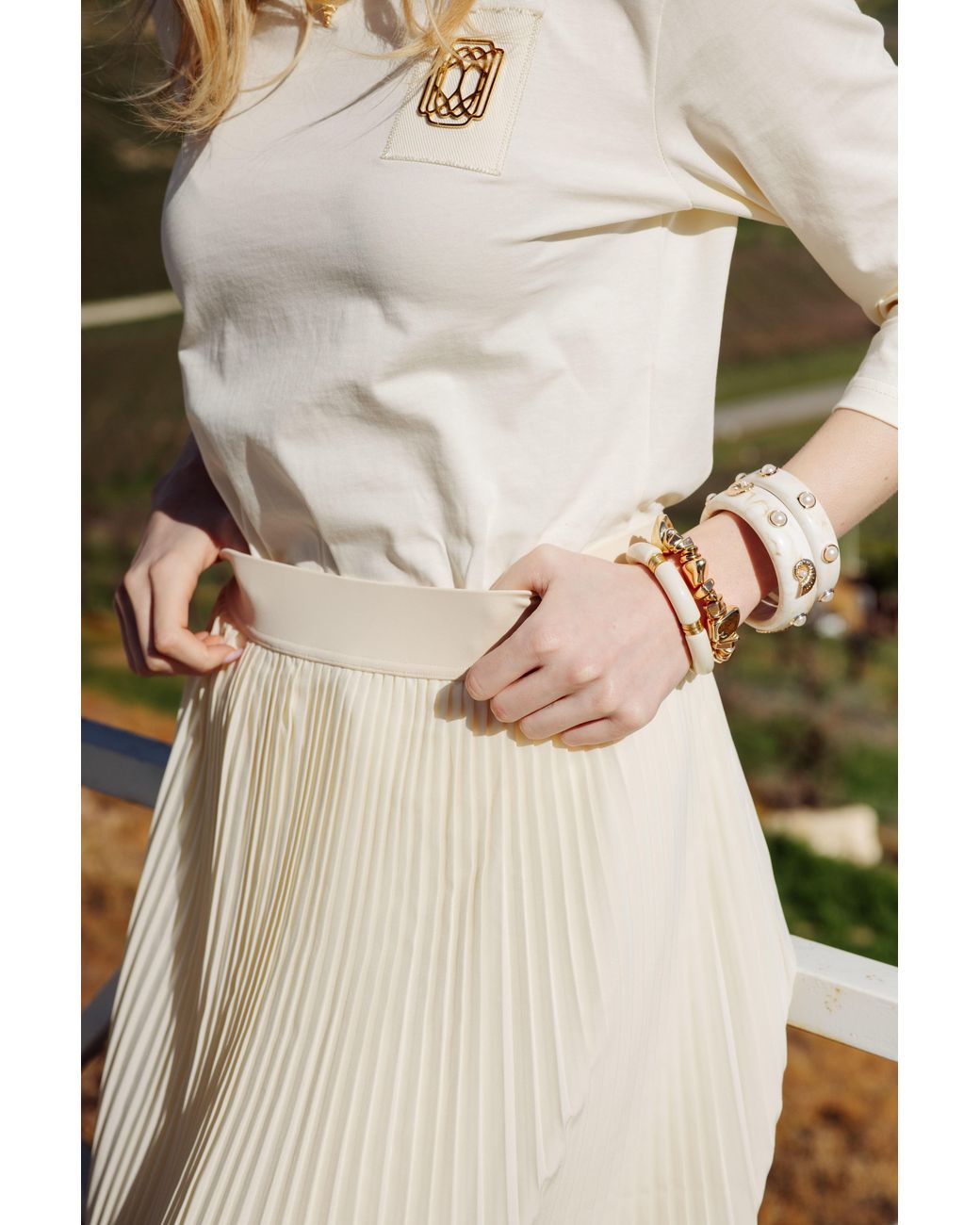 Rave on Trend Natural Neutrals Brooch Icon Tee