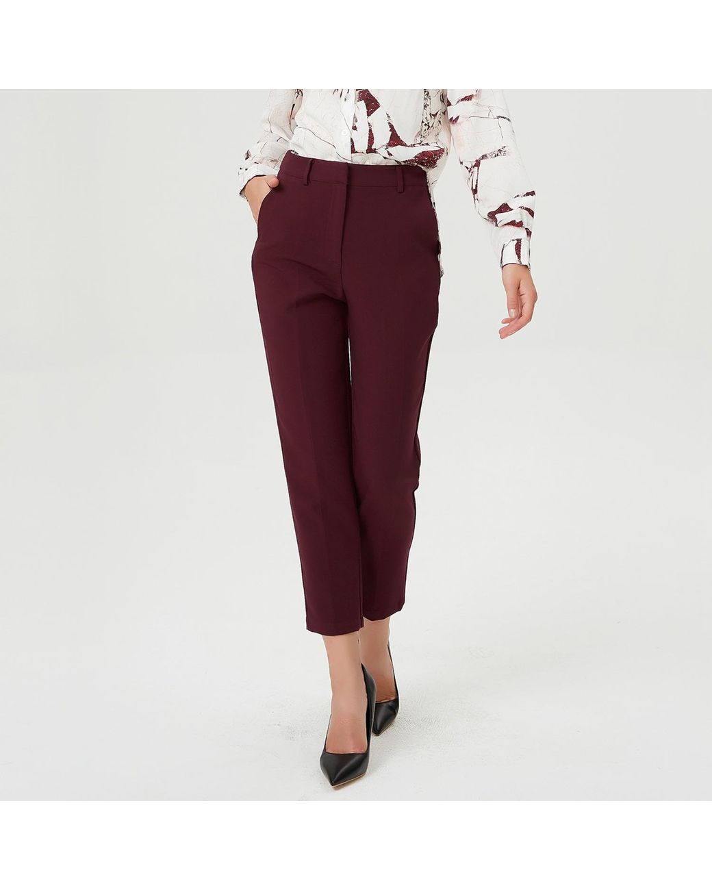 Smart and Joy Tapered Capri Pants -Burgundy