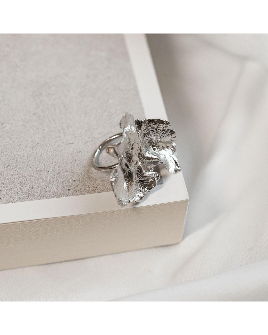 EVA REMENYI White Artemis Ring