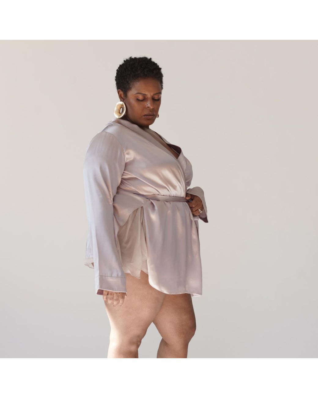 Je Mérite (I Deserve) Purple Silk Short Robe