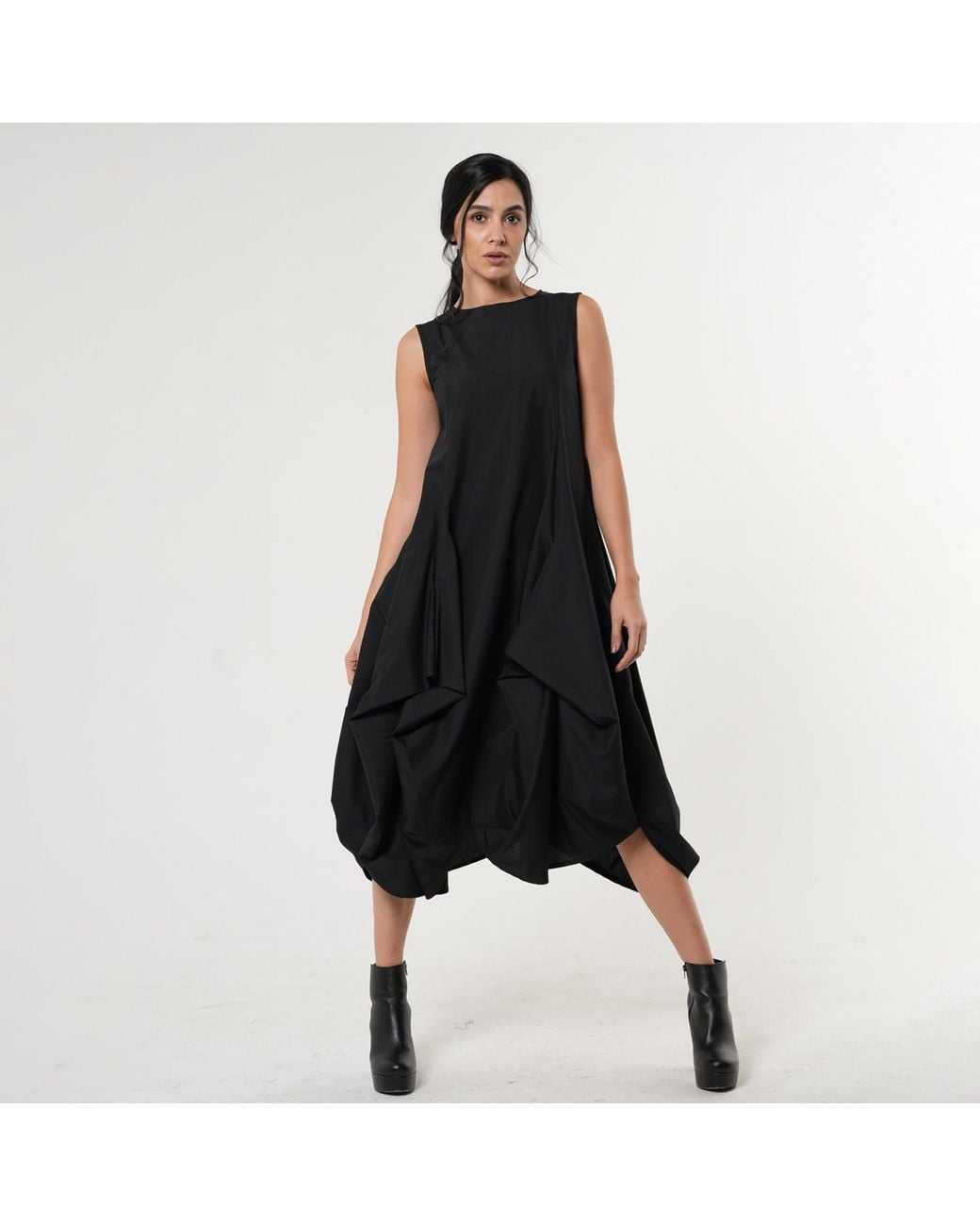 Metamorph Black Sleeveless Loose Dress