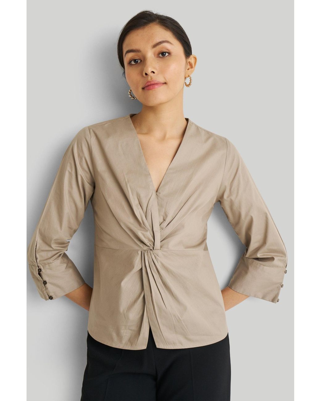 REISTOR Gray Front Twist Ecru Cotton Top