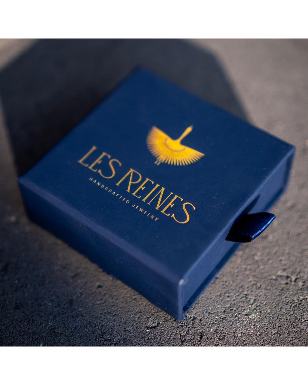 Les Reines Yellow The Classy