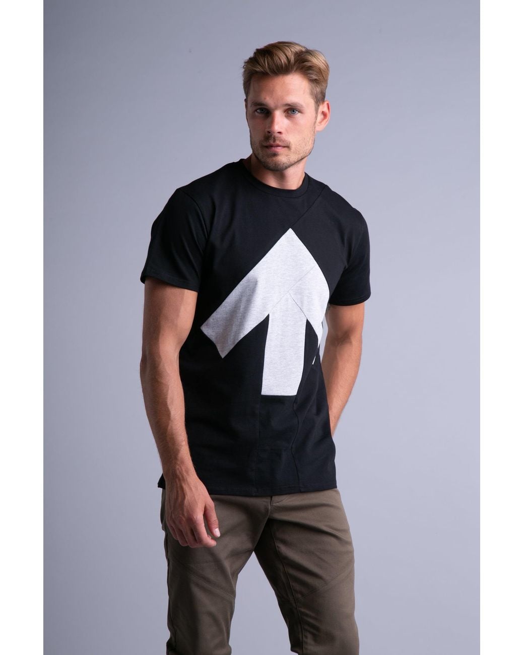 Reet Aus Black T-Shirt For Arrow for men