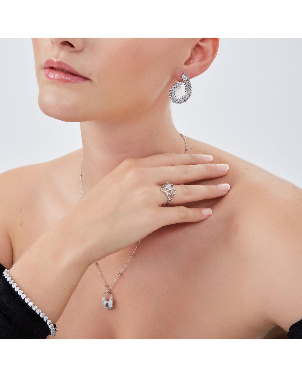 Spero London White Geometric Heart Adjustable Ring