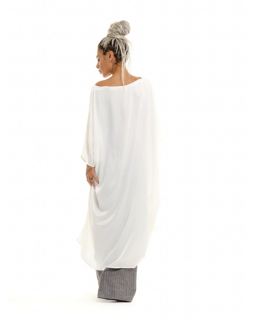 Clothes by Locker Room White Off-The-Shoulder Maxi Tunic