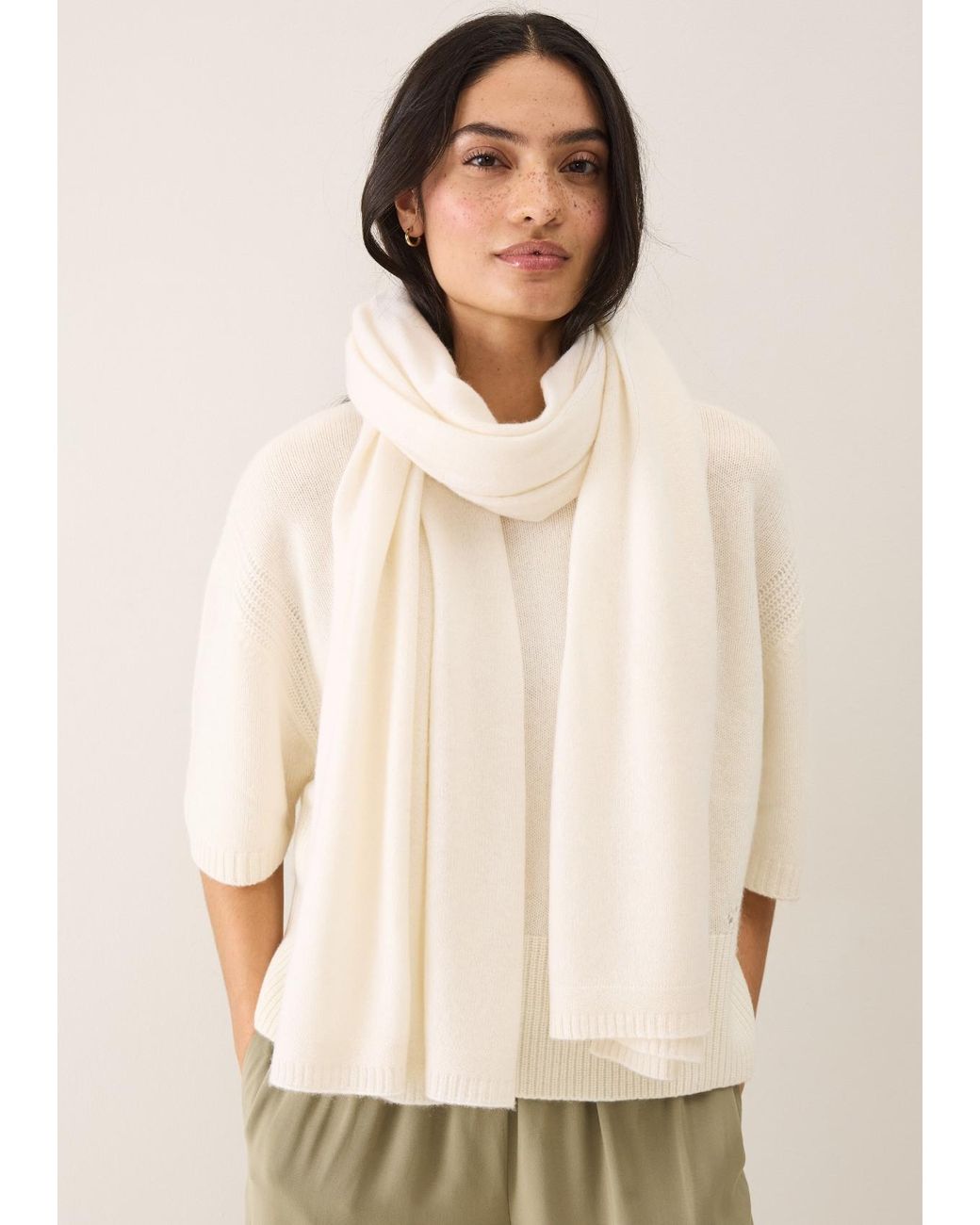 Loop Cashmere Featherweight Scarf in Natural | Lyst UK