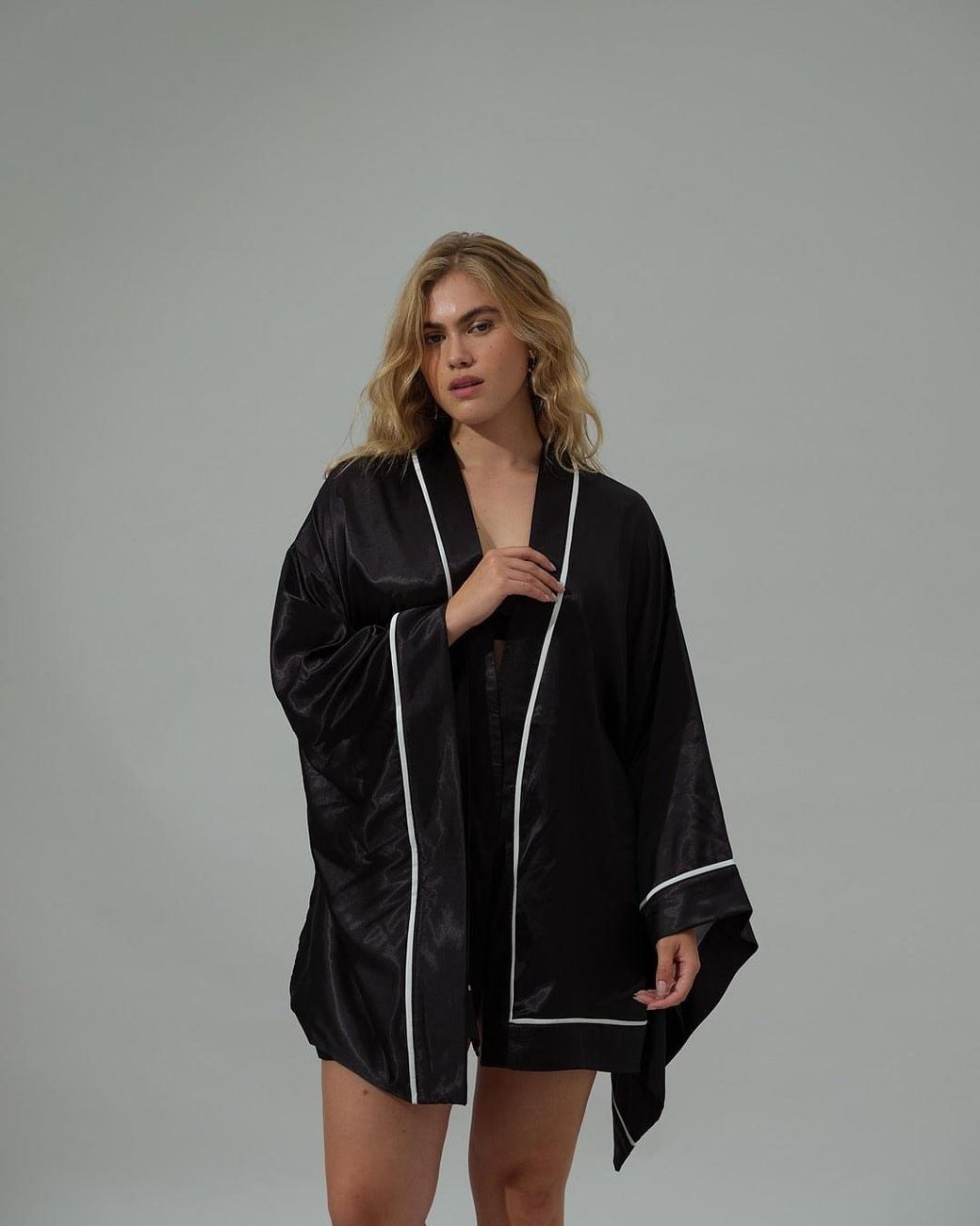 Noblesse Oblige Black Swan Robe